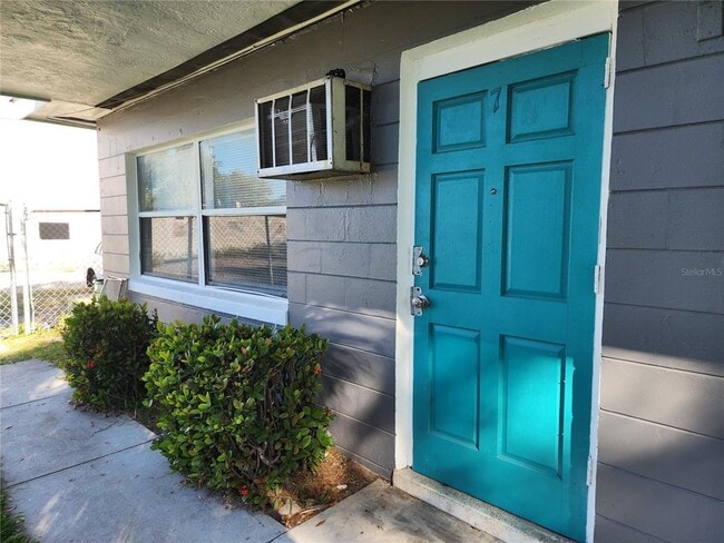 Building Photo - 2219 Highland St S Unit 7