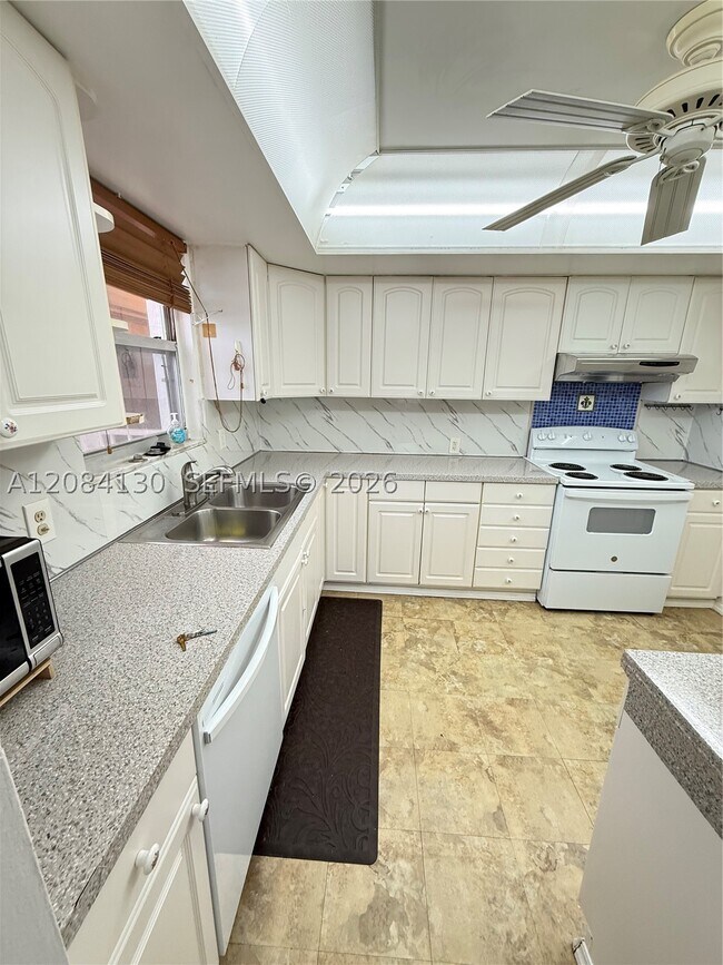Photo - 1351 NE Miami Gardens Dr Unit 1425E