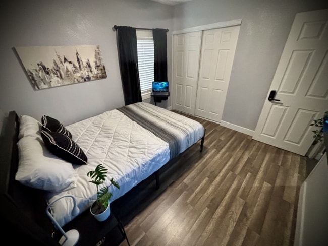 Photo - 151 Manganese St