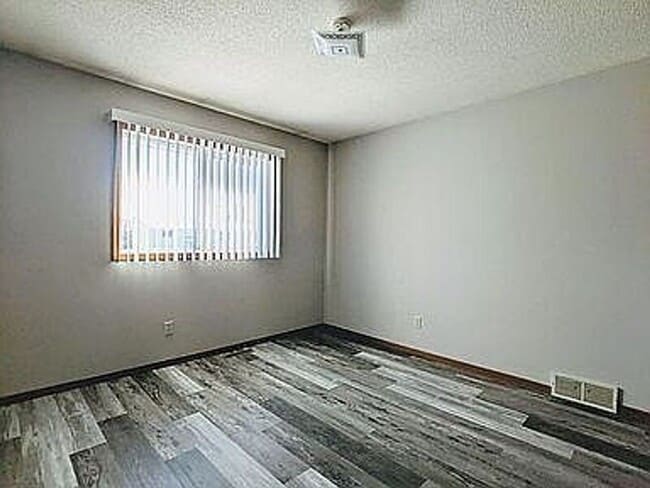 Photo - 230 Leighton Dr