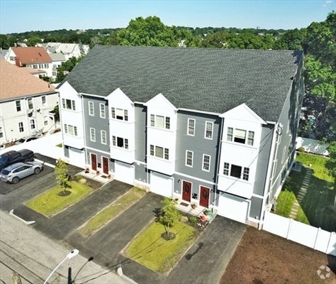 Building Photo - Good credit, solid income & references a m... Unit B Rental