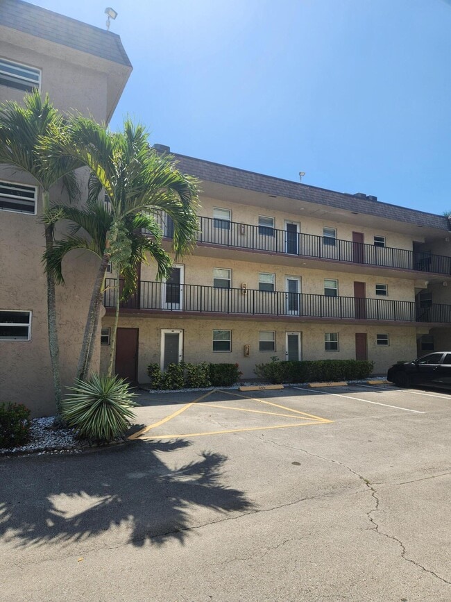 Building Photo - 705 Lori Dr Unit 110
