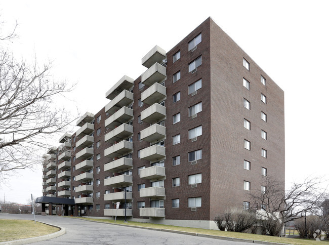Building Photo - Cyrville Towers