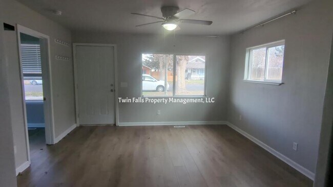 Photo - 354 7th Ave E