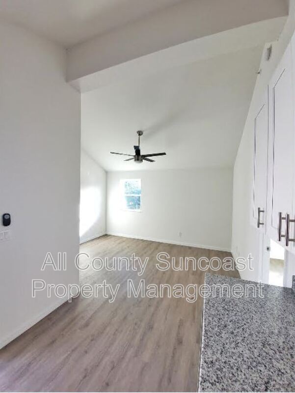 Photo - 1278 Jade Pl