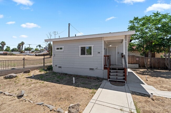Photo - 206 Townsend St
