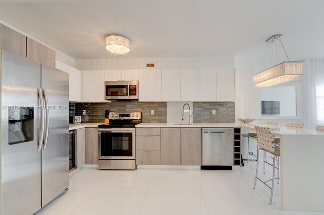 100 Lincoln Rd Unit 612