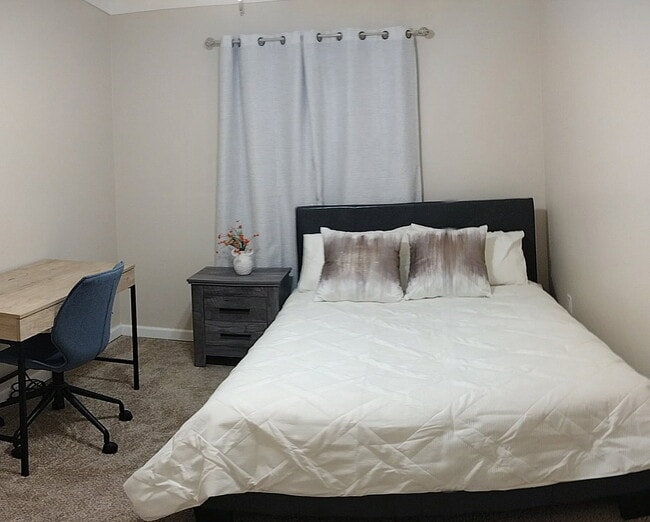 Photo - 533 E Avenue Q12 Unit B