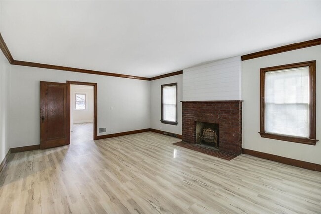Photo - 5 bed, 3 bath updated home on Campus - AVAILABLE AUGUST 2026