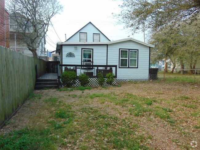 Building Photo - 1023 Avenue L Unit 2 Rental