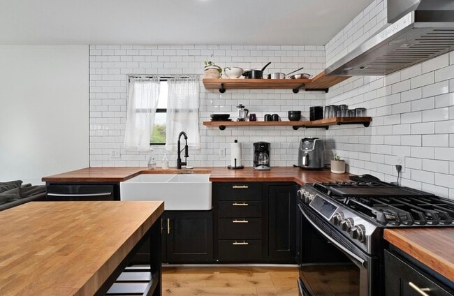 Photo - 2804 Crest Ave