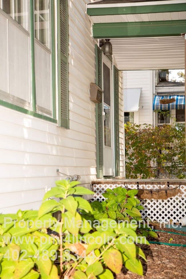 Photo - 3 Bedroom 1.5 Bath Charming Home