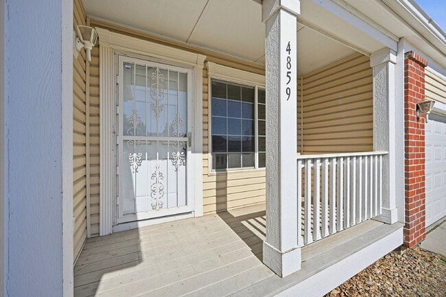 Photo - $2,495.95 - 3 Bed, 2 Bath Home in Denver with Central AC and Fenced in Yard!