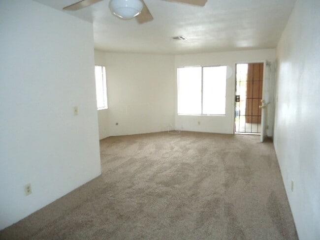 Photo - 1917-1919 W Whitendale Ave Unit 1919