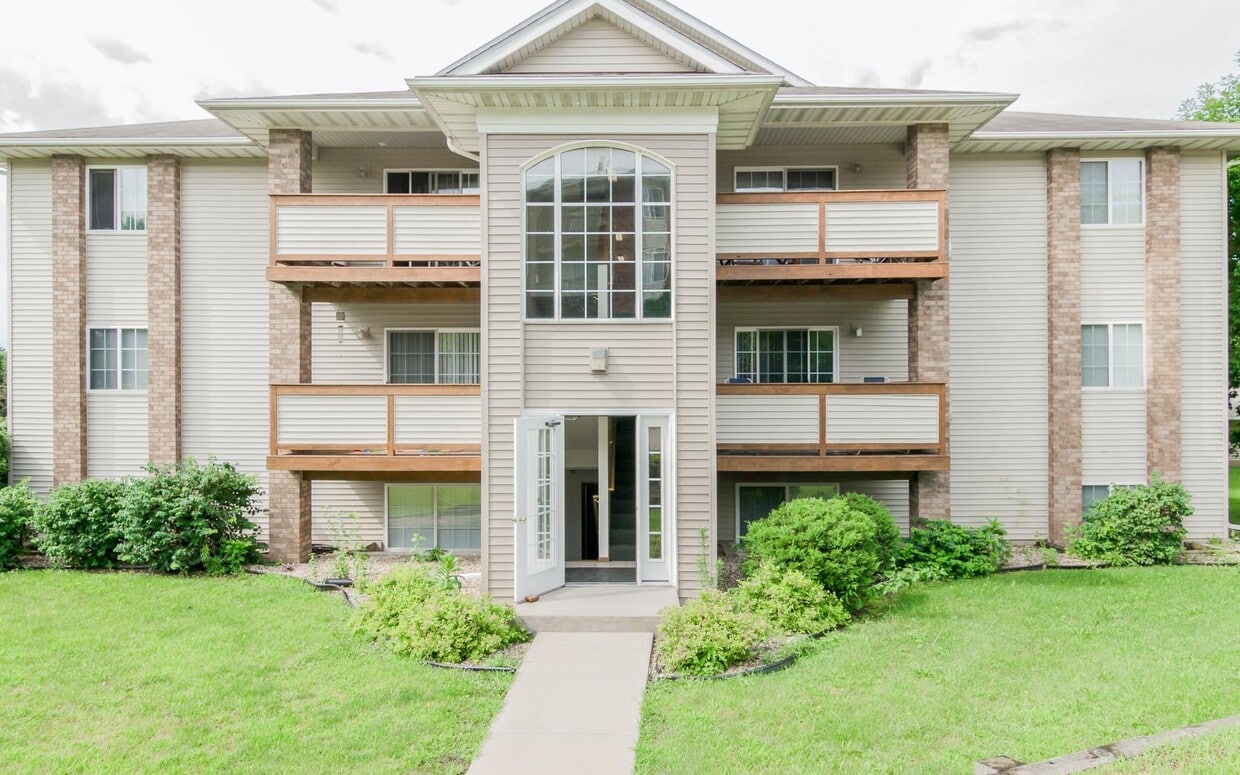 Photo - 2518 Rushmore Dr (Iowa City, IA)