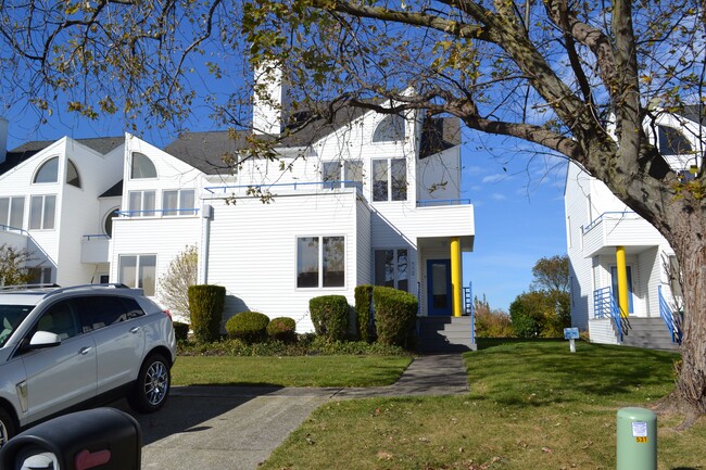 Photo - 533 Lagoon Blvd