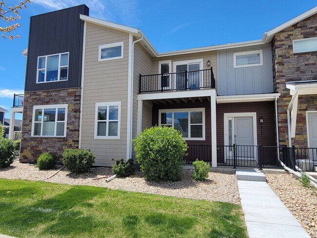 Spacious 3 level, 4 bedroom townhome with ... - Spacious 3 level, 4 bedroom townhome with ...