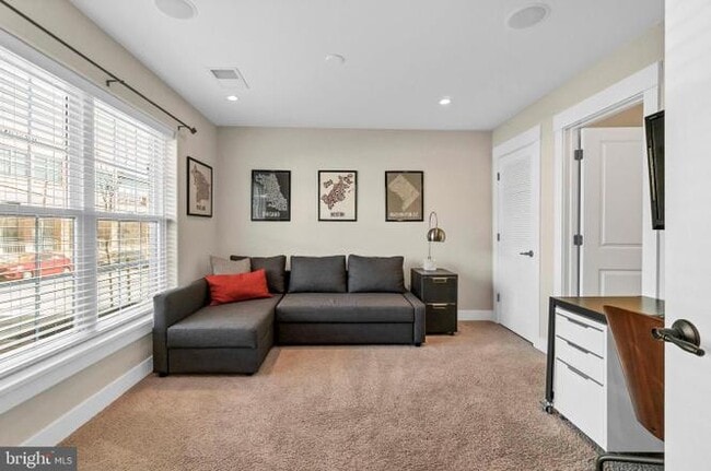 Photo - 3613 Fleet St