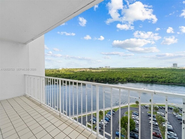Building Photo - 500 Bayview Dr Unit 1421