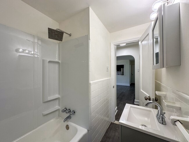 Photo - Congress Court