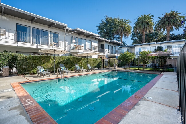 Swimming Pool - Glenwood Garden Apartments