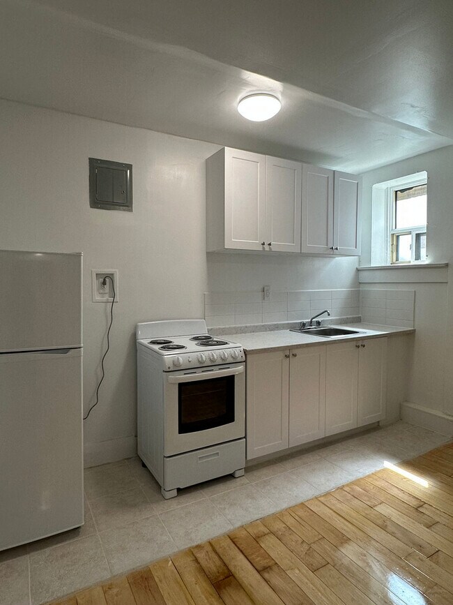 Photo - WELLESLEY APARTMENTS