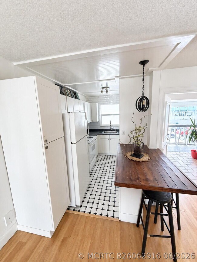 Photo - 510 Lake Shore Dr Unit 29