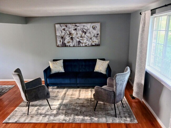 Living Room - 2167 Briarwood Dr House