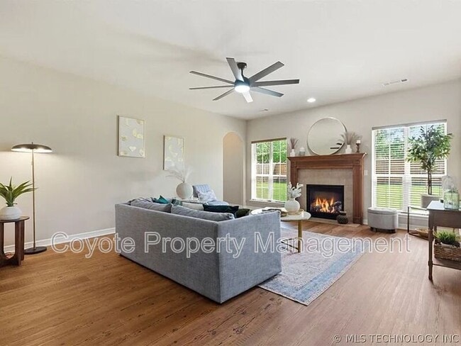 Photo - 2809 N Fern Ave