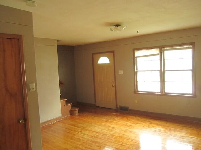 Photo - 2407 Knapp St