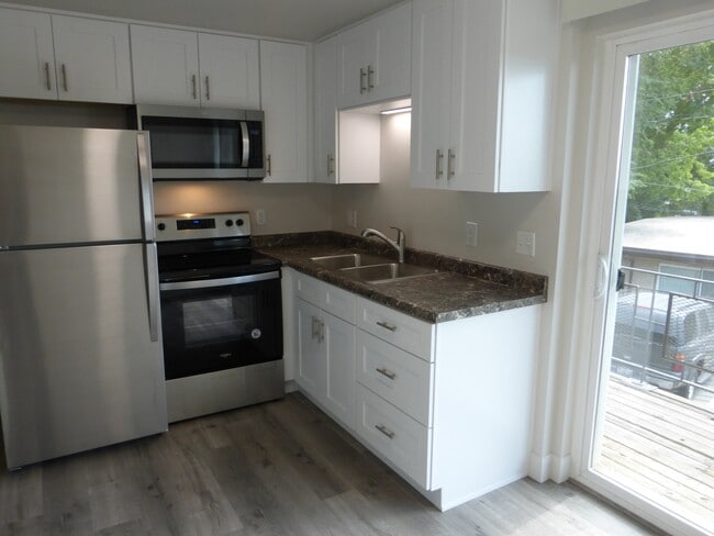 Building Photo - 475 Wall St