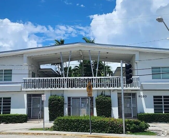 Building Photo - 8080 Tatum Waterway Dr Unit 9 Rental