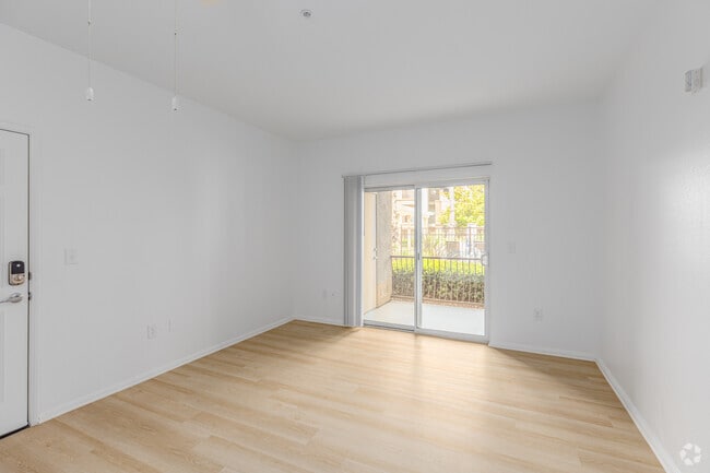 2BR, 2BA - 1,035SF - Living Room - Teresina