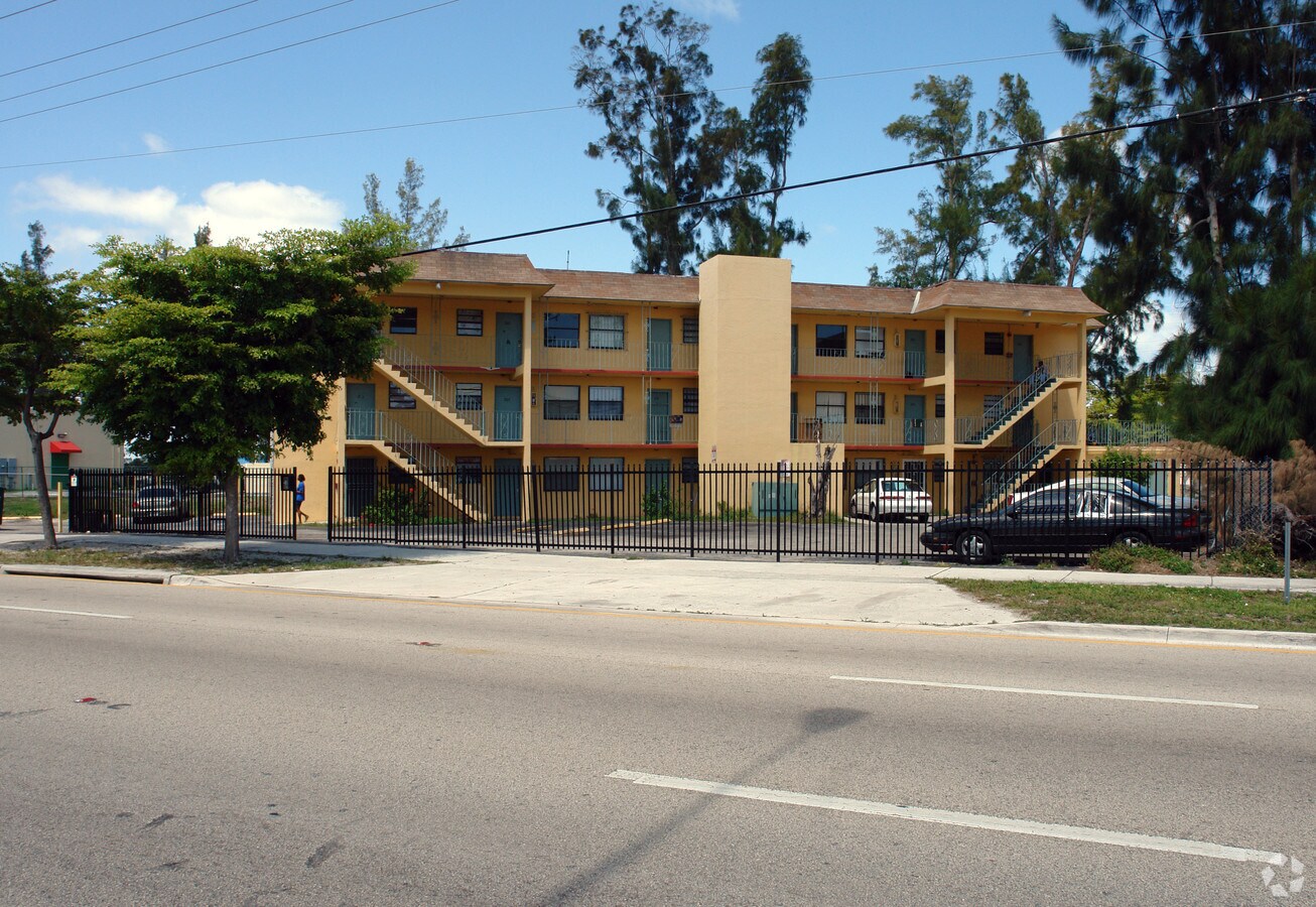 2621 NW 135th St - Waterway Apartments