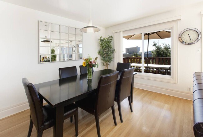 Photo - 2971 Washington St