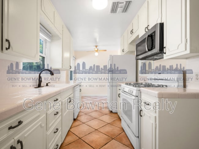 Building Photo - 6129 Pembroke Dr