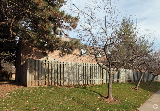Photo - White Oaks