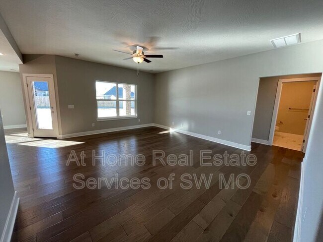 Photo - 5943 S Iris Ln