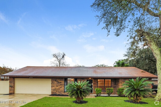 Building Photo - 6353 Tree Top Cir W Rental