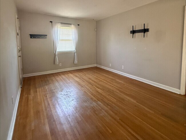 Photo - 2623 Vail Ave