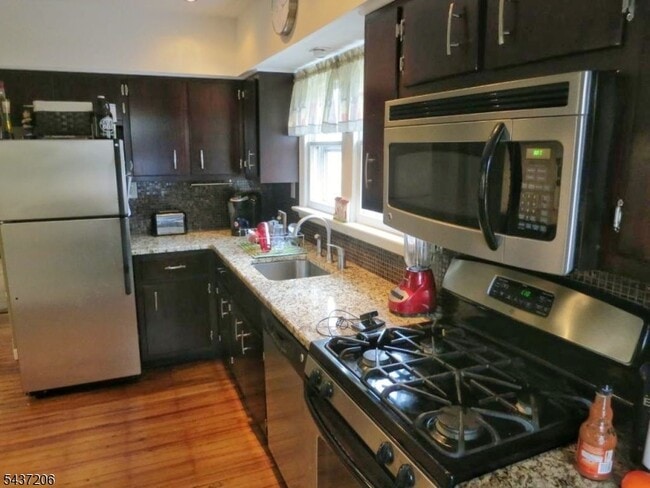 Photo - 836 River Rd