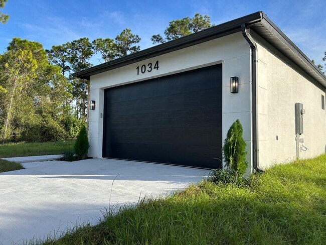 Photo - 1034 Alcalde St E