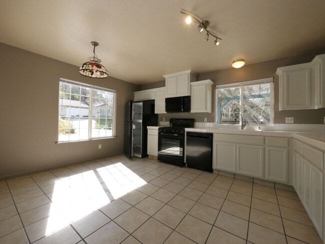 Photo - 460 Toyon Dr