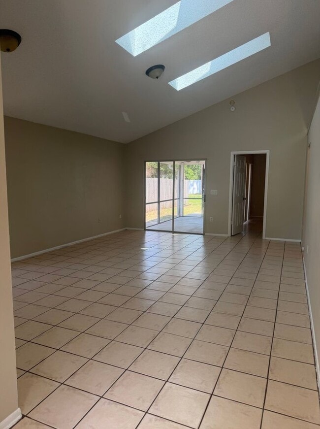Photo - 160 Edgewater Cir