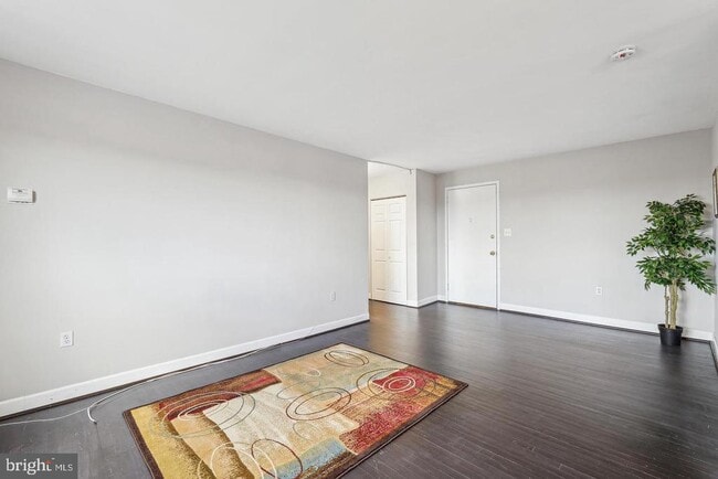 Building Photo - 1300 S Arlington Ridge Rd Unit 705