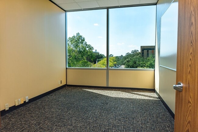 2425 Fountain View Dr Unit 210