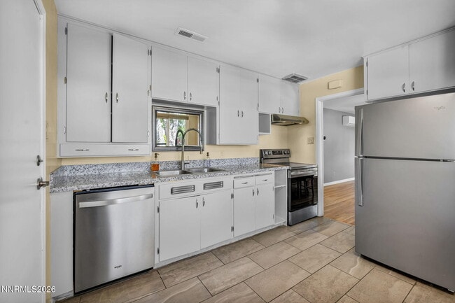 Photo - 620 Belgrave Ave