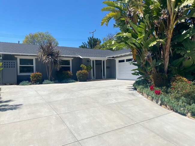 Building Photo - Coming Soon... Beautifully Updated Home in Central Location