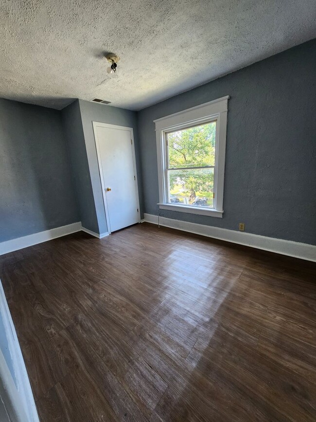 Photo - Upper 2 bedroom unit