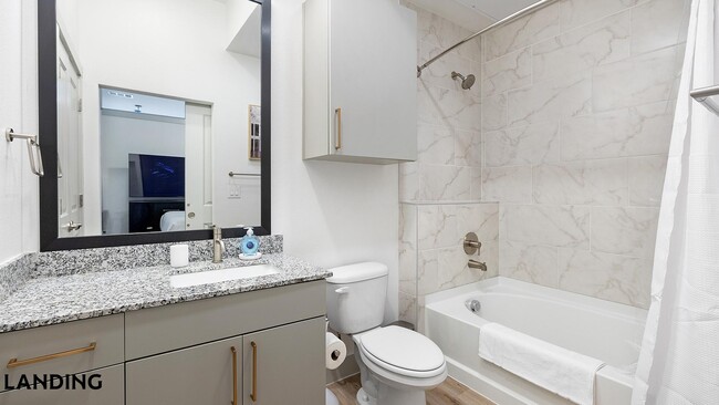 Photo - 13701 Montfort Dr Unidad 1307